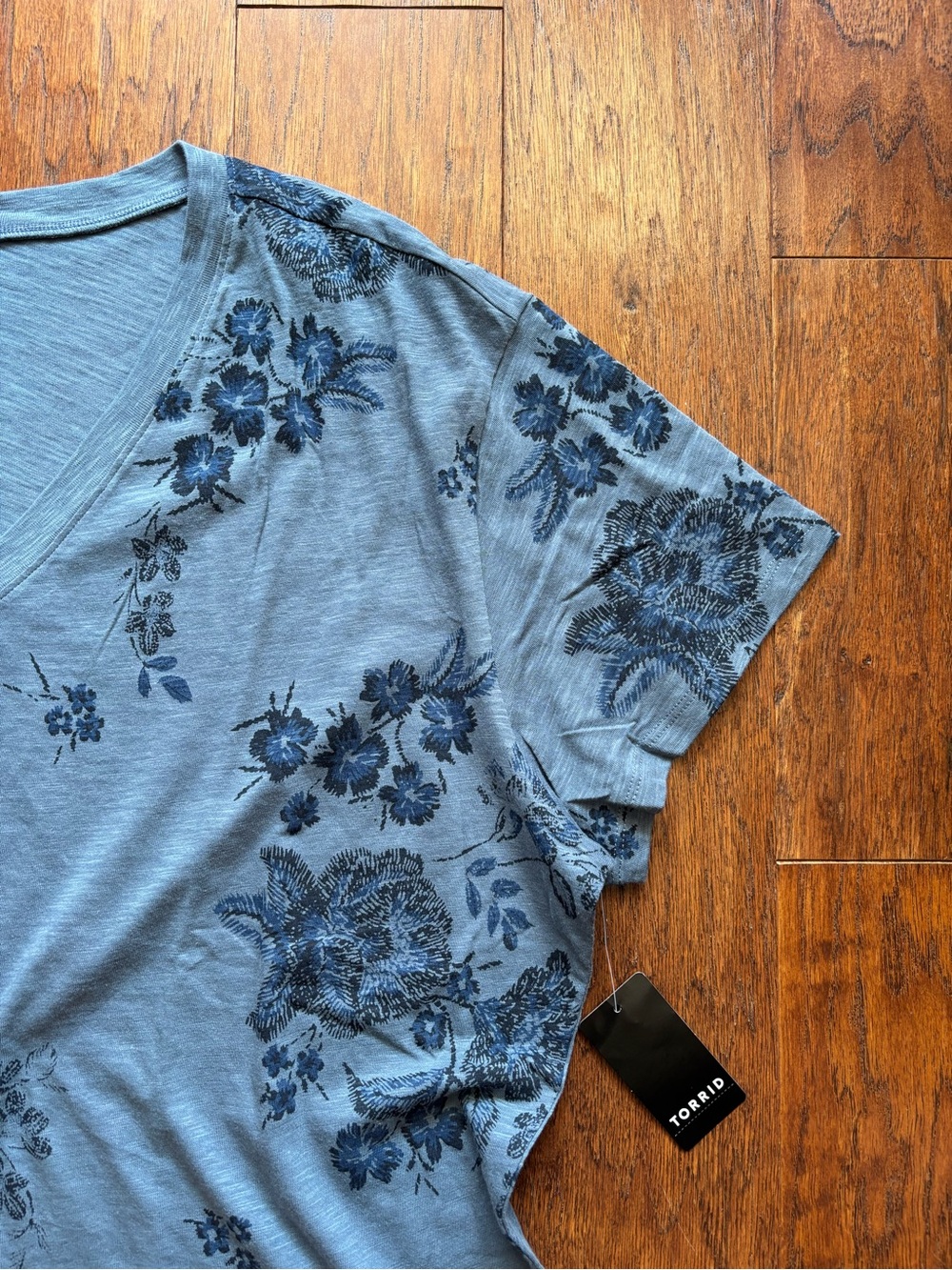 Torrid China Blue Floral Heritage Slub Relaxed V-Neck Tee | Size 2X (18-20) - Picture 10 of 11